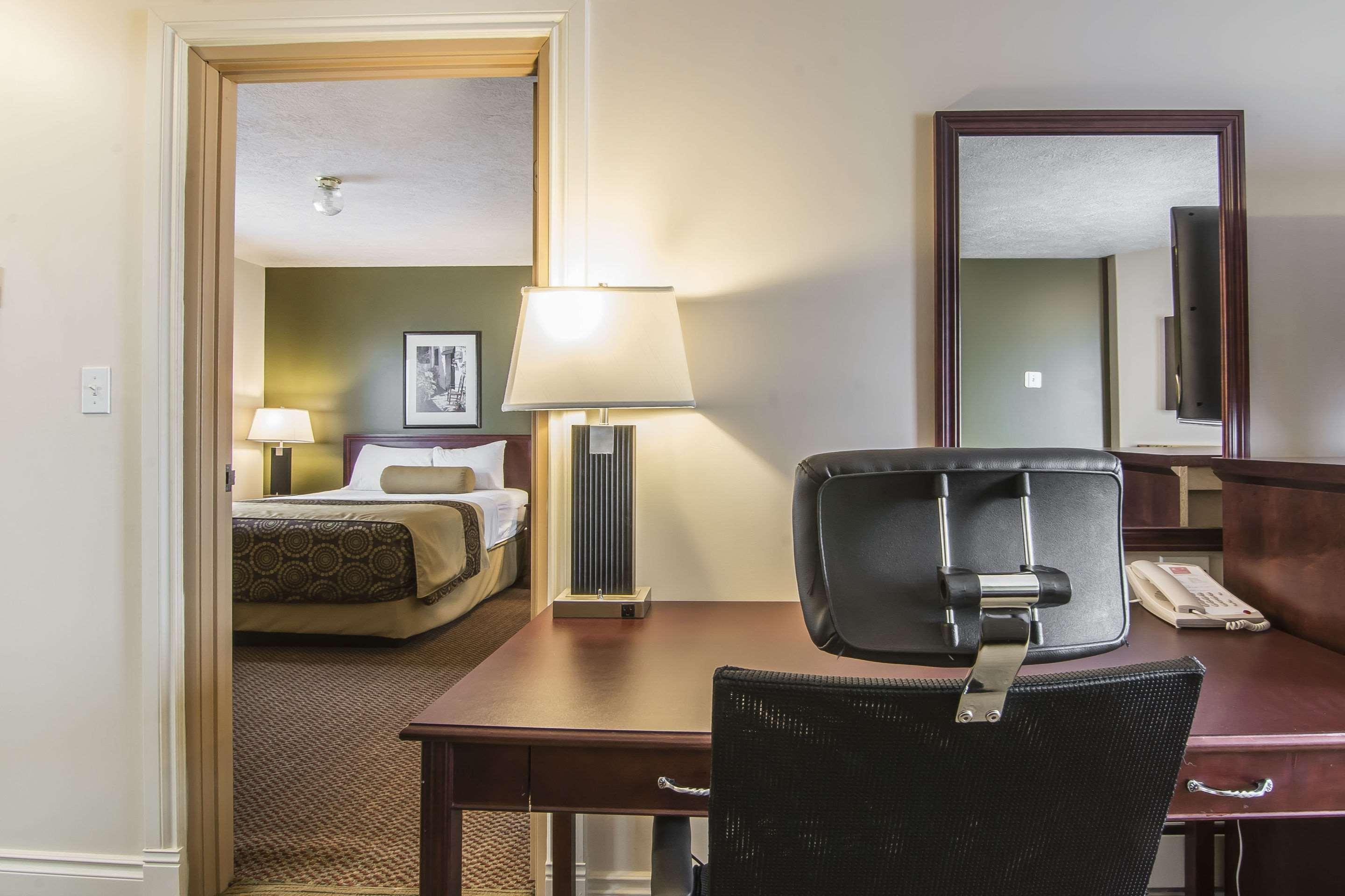 Econo Lodge Inn & Suites Гай-Левел Екстер'єр фото