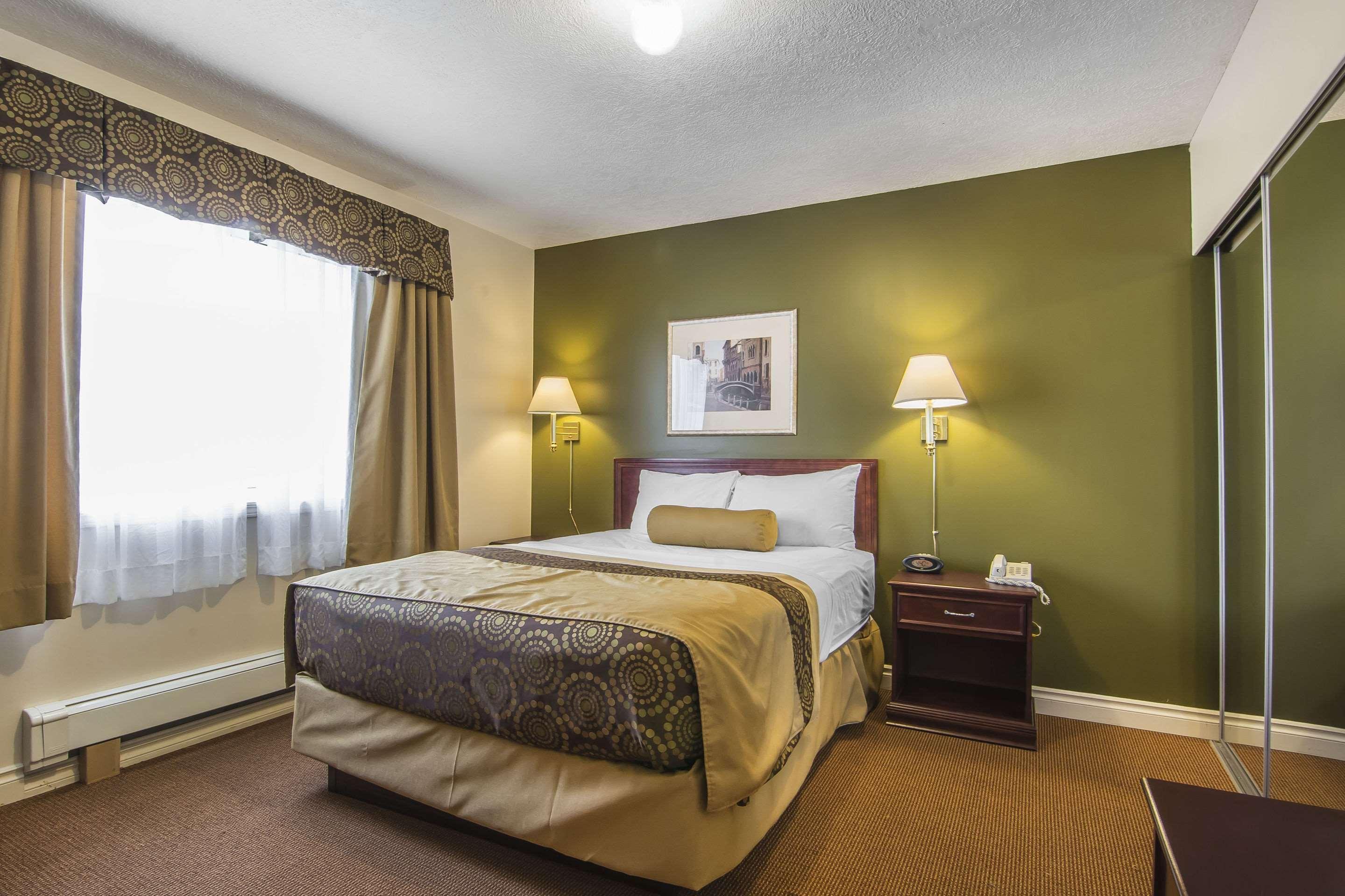 Econo Lodge Inn & Suites Гай-Левел Екстер'єр фото